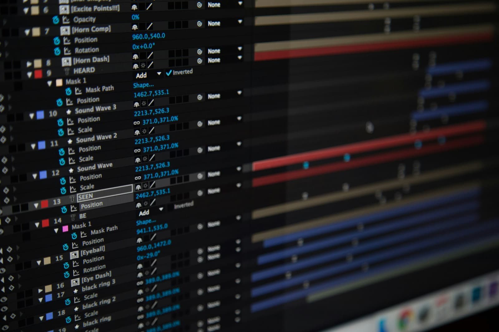 Close-up van een animatie-tijdlijn met keyframes en lagen op een computerscherm